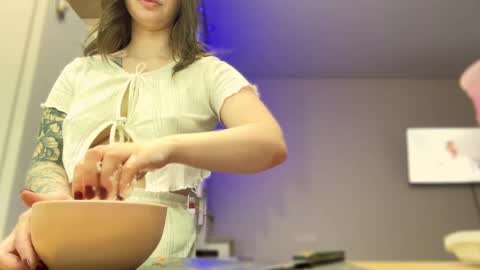 Snapshot of voyliza chatting on 10.25.25 voyliza online show from 10.25.25