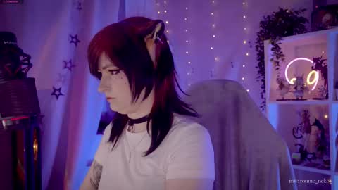 Snapshot of vronnier chatting on 09.26.25 vronnier online show from 09.26.25