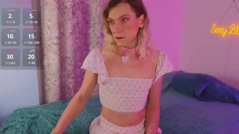 Snapshot of vulgar_wife chatting on 02.13.25 Vikky online show from 02.13.25