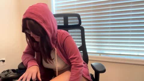 Snapshot of vvikki696996 chatting on 12.02.24  Vikki y Valeria  online show from 12.02.24