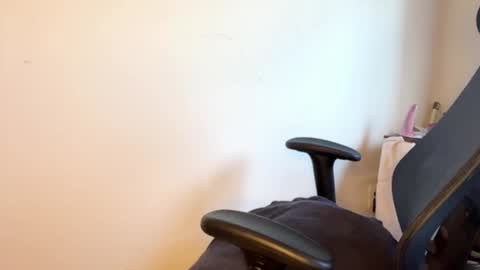 Snapshot of vvikki696996 chatting on 12.12.24  Vikki y Valeria  online show from 12.12.24