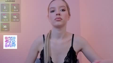 Snapshot of w_pickmebabby_w chatting on 11.06.25 w_pickmebabby_w online show from 11.06.25