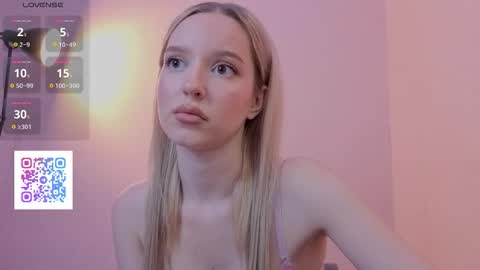 Snapshot of w_pickmebabby_w chatting on 11.07.25 w_pickmebabby_w online show from 11.07.25