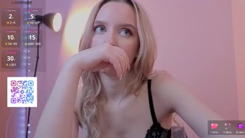 Snapshot of w_pickmebabby_w chatting on 11.08.25 w_pickmebabby_w online show from 11.08.25