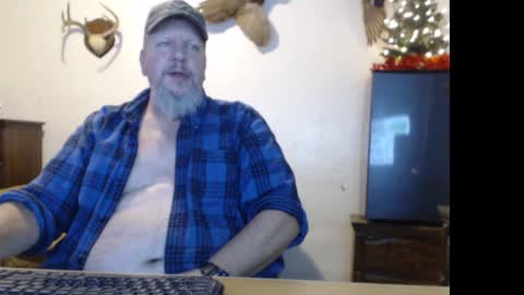 Snapshot of walkingbird chatting on 12.13.24 walkingbird online show from 12.13.24