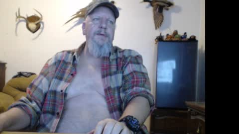 Snapshot of walkingbird chatting on 01.31.25 walkingbird online show from 01.31.25