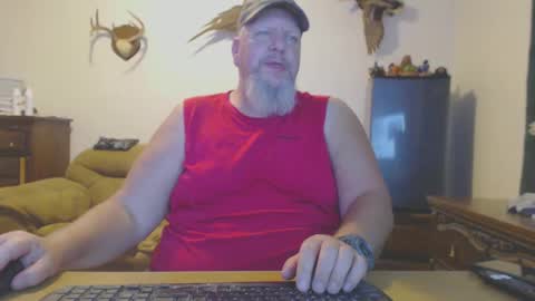 Snapshot of walkingbird chatting on 09.12.25 walkingbird online show from 09.12.25