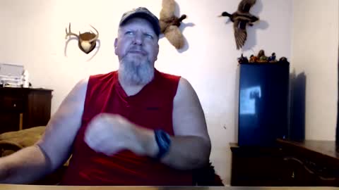 Snapshot of walkingbird chatting on 09.20.25 walkingbird online show from 09.20.25