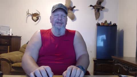 Snapshot of walkingbird chatting on 09.26.25 walkingbird online show from 09.26.25