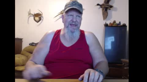 Snapshot of walkingbird chatting on 10.29.25 walkingbird online show from 10.29.25