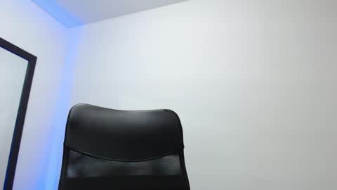 Snapshot of walter_brownn01 chatting on 01.21.25 WALTER BROWN online show from 01.21.25