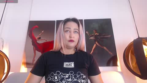 Snapshot of wandahairymilf chatting on 12.24.24 Wanda online show from 12.24.24