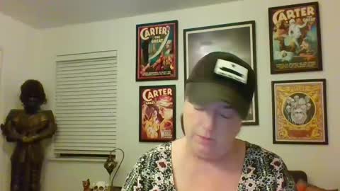 Snapshot of wendycu chatting on 10.18.25 WendyCU online show from 10.18.25