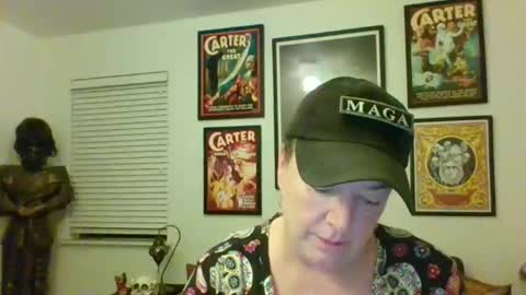 Snapshot of wendycu chatting on 10.19.25 WendyCU online show from 10.19.25