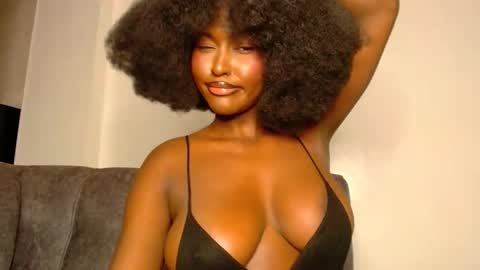 Snapshot of wet_wife_material chatting on 01.11.25 Macey online show from 01.11.25