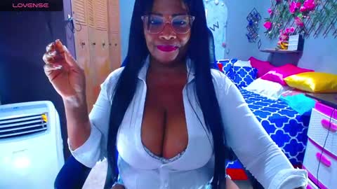 Snapshot of wethotass chatting on 12.08.24 gina online show from 12.08.24