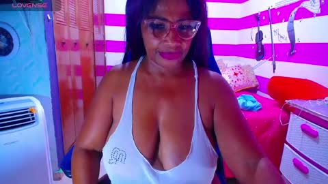 Snapshot of wethotass chatting on 02.02.25 gina online show from 02.02.25