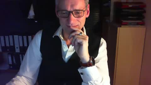 Snapshot of wetsuitedman chatting on 12.26.24 Franz online show from 12.26.24