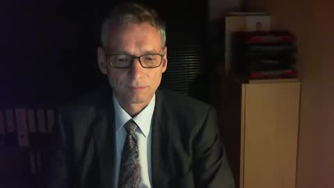 Snapshot of wetsuitedman chatting on 03.11.25 Franz online show from 03.11.25