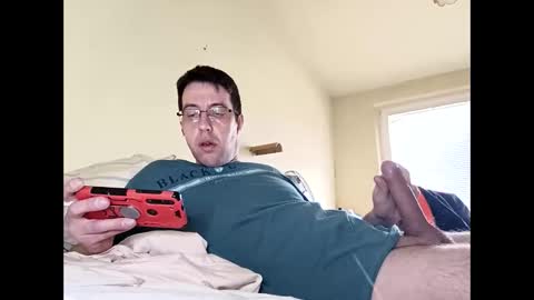 Snapshot of whatwouldyouliketosee chatting on 12.24.24 stoffy online show from 12.24.24