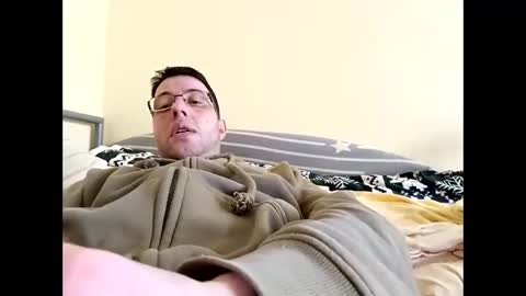 Snapshot of whatwouldyouliketosee chatting on 01.18.25 stoffy online show from 01.18.25