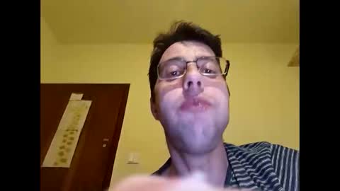 Snapshot of whatwouldyouliketosee chatting on 03.04.25 stoffy online show from 03.04.25