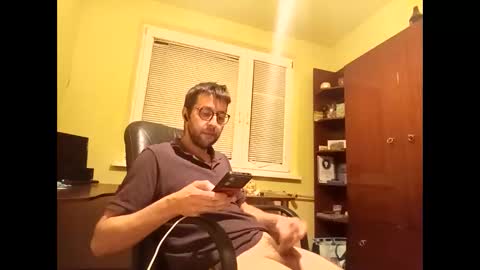 Snapshot of whatwouldyouliketosee chatting on 10.03.25 stoffy online show from 10.03.25