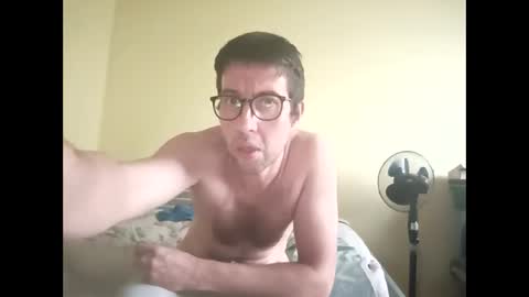 Snapshot of whatwouldyouliketosee chatting on 10.24.25 stoffy online show from 10.24.25