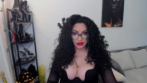 Snapshot of wicked_hilde chatting on 02.08.25 Milf Amy online show from 02.08.25