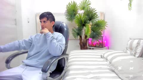 Snapshot of wickedboy_twink chatting on 10.24.25 JAISON online show from 10.24.25