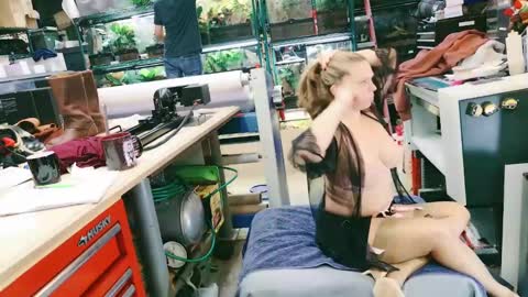 Snapshot of wifen_heels chatting on 01.12.25 WifeNheels online show from 01.12.25