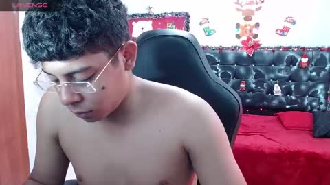 Snapshot of wiilliam_20 chatting on 12.18.24 wiilliam online show from 12.18.24