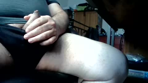 Snapshot of willcoyote chatting on 10.26.25 Willy online show from 10.26.25