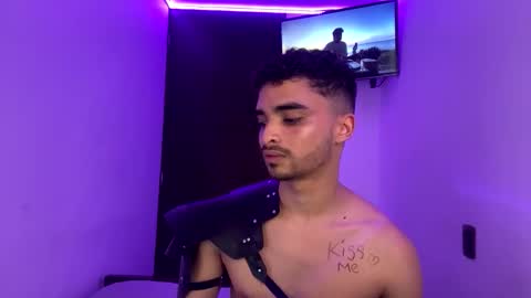 Snapshot of willozxxx chatting on 10.29.25 willozxxx online show from 10.29.25