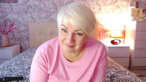 Snapshot of women_pleasures chatting on 02.14.25 women_pleasures online show from 02.14.25