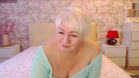 Snapshot of women_pleasures chatting on 02.16.25 women_pleasures online show from 02.16.25
