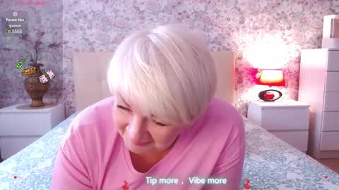 Snapshot of women_pleasures chatting on 03.05.25 women_pleasures online show from 03.05.25