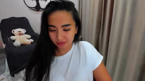 Snapshot of worldofkim chatting on 10.22.25 dudetta Kim online show from 10.22.25