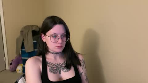 Snapshot of worship_lucina chatting on 02.05.25 Lucina online show from 02.05.25