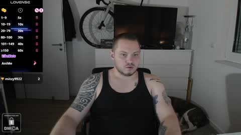 Snapshot of x19marco93x chatting on 12.28.24 x19marco93x online show from 12.28.24