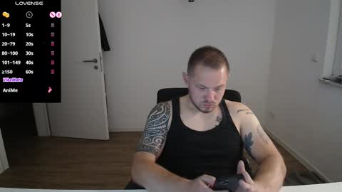 Snapshot of x19marco93x chatting on 09.28.25 x19marco93x online show from 09.28.25