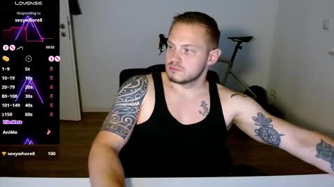 Snapshot of x19marco93x chatting on 10.25.25 x19marco93x online show from 10.25.25