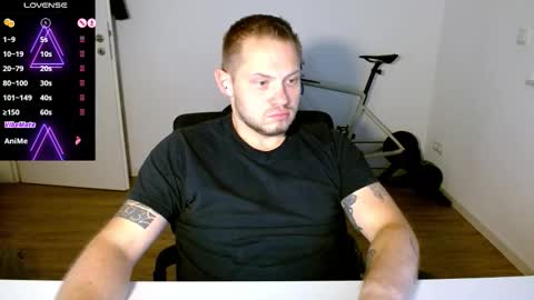 Snapshot of x19marco93x chatting on 10.29.25 x19marco93x online show from 10.29.25