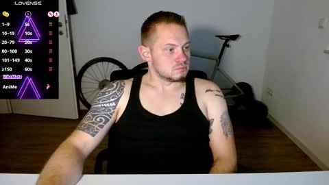 Snapshot of x19marco93x chatting on 11.15.25 x19marco93x online show from 11.15.25