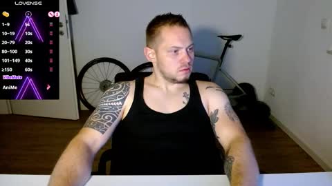 Snapshot of x19marco93x chatting on 11.16.25 x19marco93x online show from 11.16.25