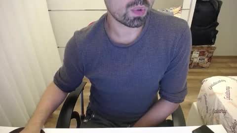 Snapshot of x_____0_____x chatting on 09.09.25 Mr. Lonely online show from 09.09.25
