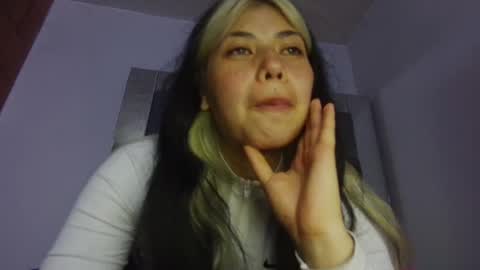 Snapshot of x_nyokoo chatting on 10.22.25 My other accont x nyoko online show from 10.22.25