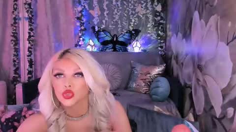 Snapshot of xalexax chatting on 02.11.25 sooo hey im Sperm Mystik from Fuckistan i want you full my all holes bcs i have penis fever online show from 02.11.25