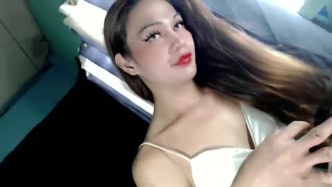 Snapshot of xangel_redx chatting on 12.11.24 ANGEL online show from 12.11.24