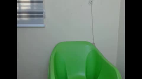 Snapshot of xcreamypussy chatting on 12.10.24 xcreamypussy online show from 12.10.24